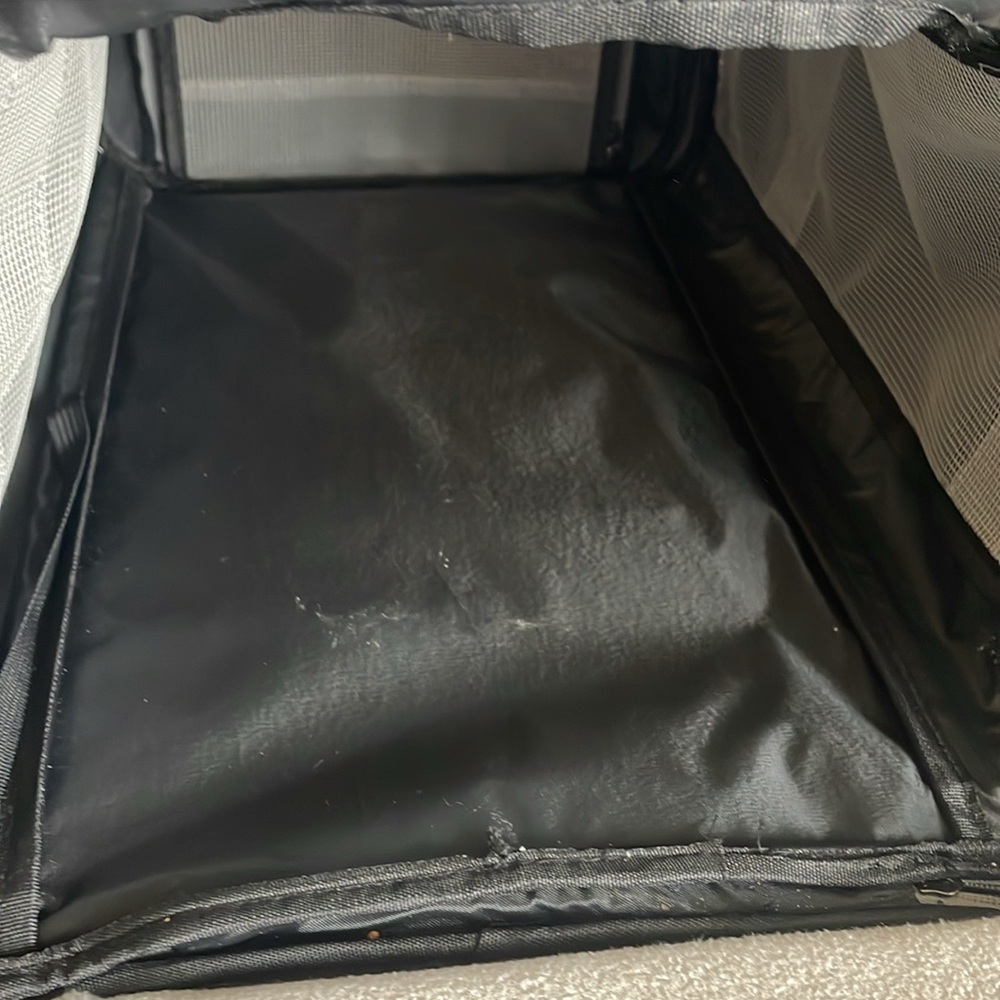 EUC~Small Gray Pet Carrier With Multiple Openings/Removable Pad & Leash Holder - Picture 13 of 15